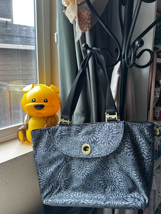 Baggallini Handbags - Baggalini Midnite Blossom Travel Tote